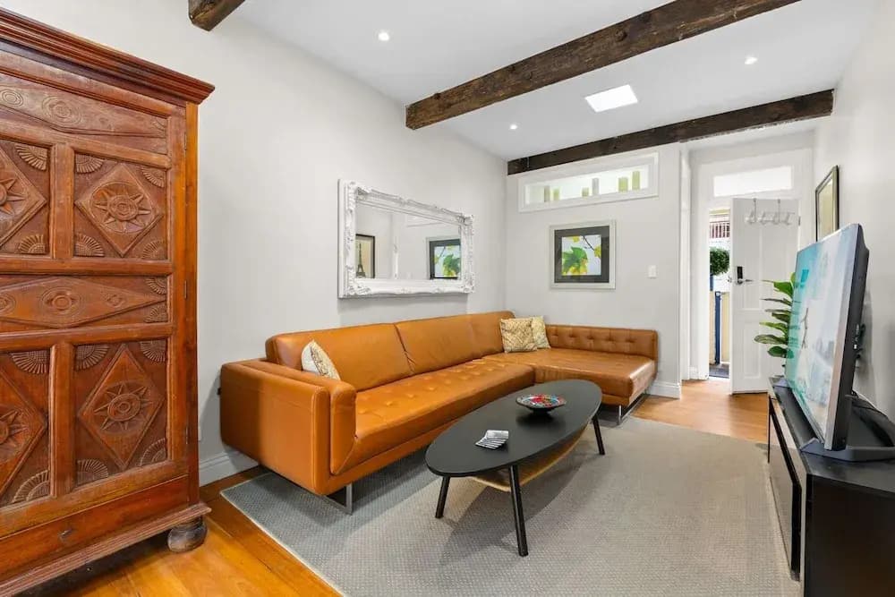 Elegant 1-bed With Study by Balmain Wharf - photo 5