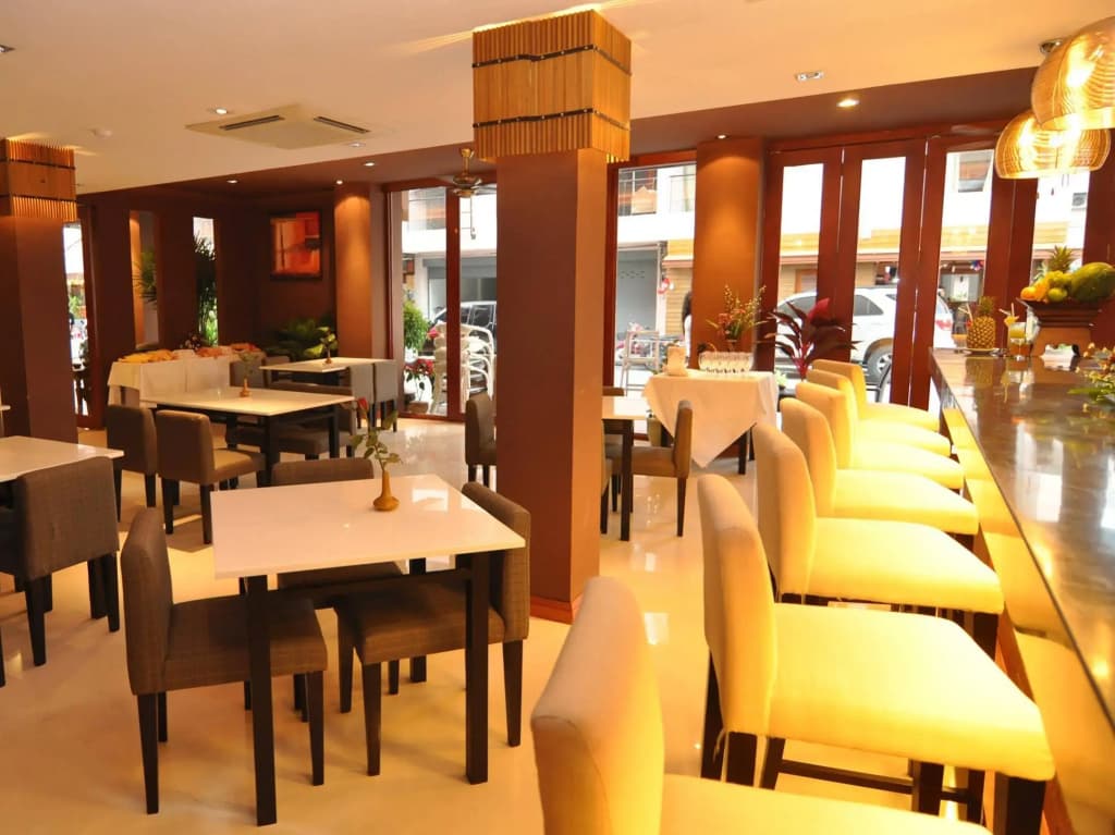 Hemingway's Hotel - photo 14