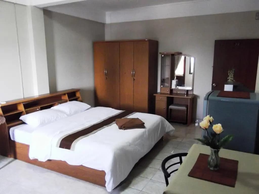 River Hotel - photo 3