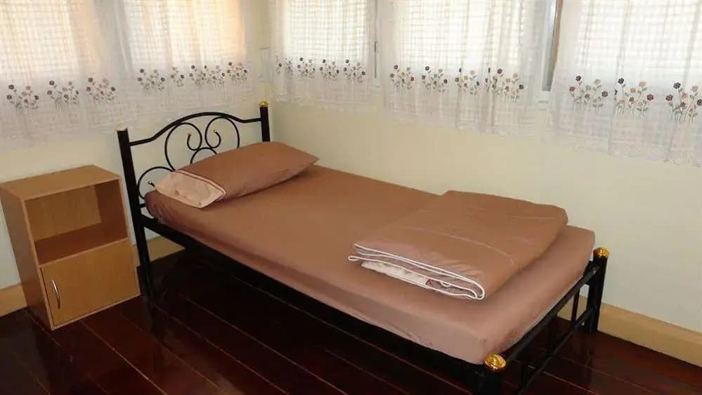 Baan Sathorn Backpacker Hostel - photo 3