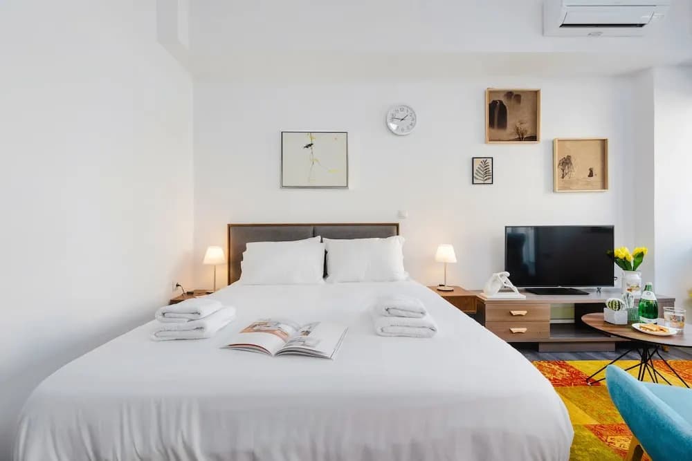 Sanders Home Suites - Charming Downtown Studio - photo 3