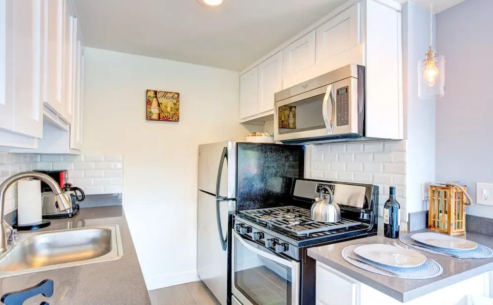 1 Bedroom near Hollywood Sights - photo 13