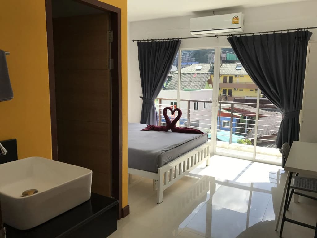 Bedbox Guesthouse & Hostel - photo 2