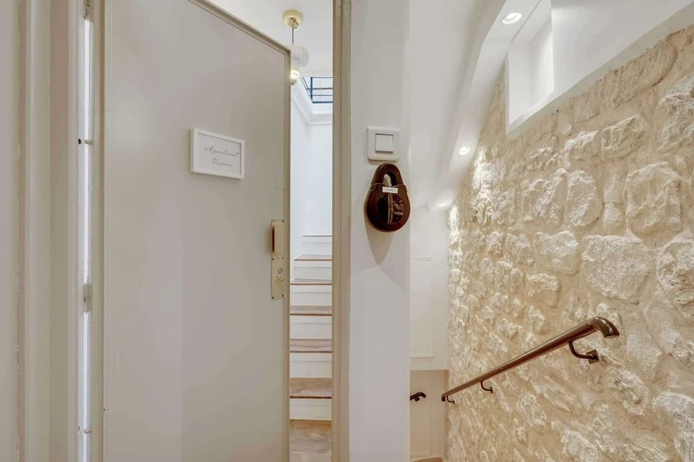 Historical Apartment in the Heart of Paris - 4 - photo 11