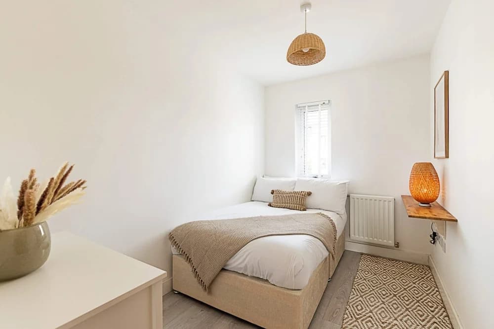 Semi-detached House With Modern Bespoke Interior - photo 1
