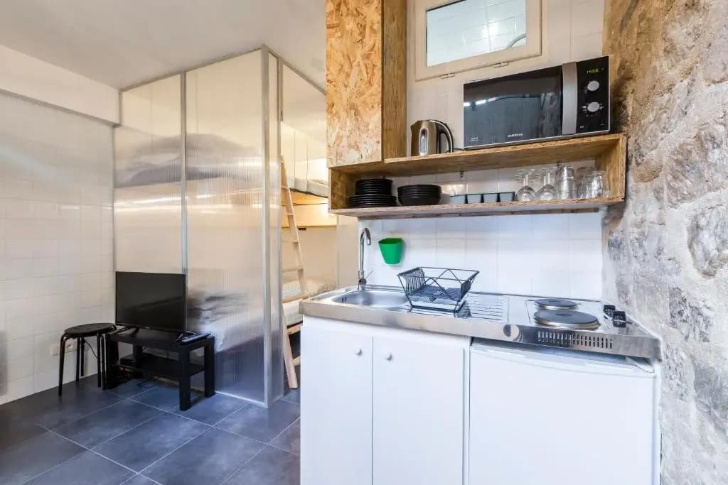 Original, cosy 25m² near CANAL ST-MARTIN - photo 15