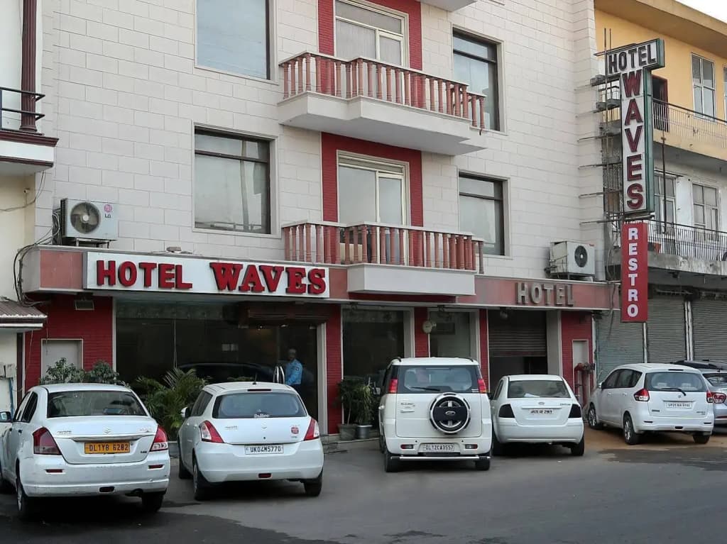 Hotel Waves - photo 1