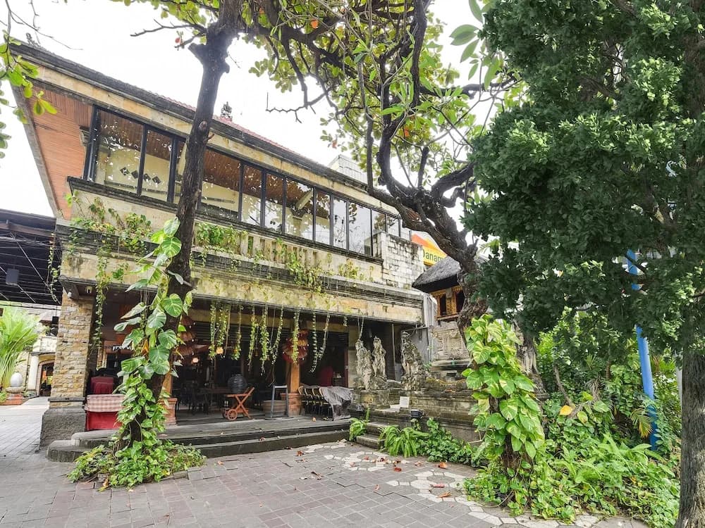 Super OYO Townhouse Oak Maxi Hotel Legian - photo 15