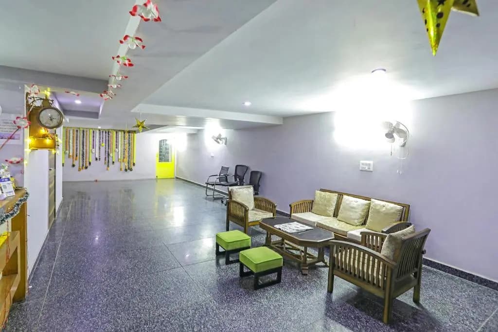 Fabhotel White House Bnb - photo 16