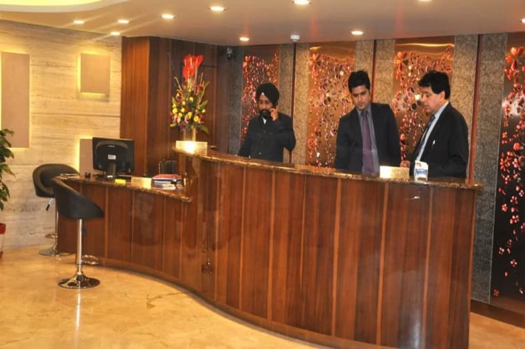 Hotel Regent Grand - photo 18