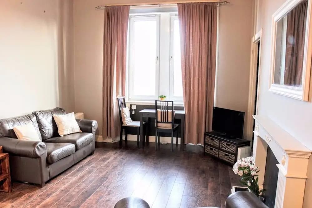 2 Bedroom Central Apartment - photo 4