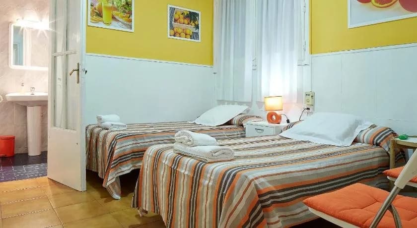 Hostal Valls - photo 2