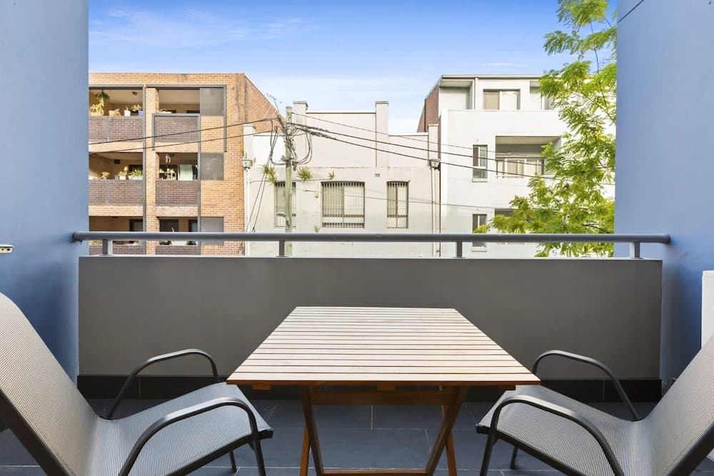 Bright 1-bed Apartment in Central Redfern - photo 8