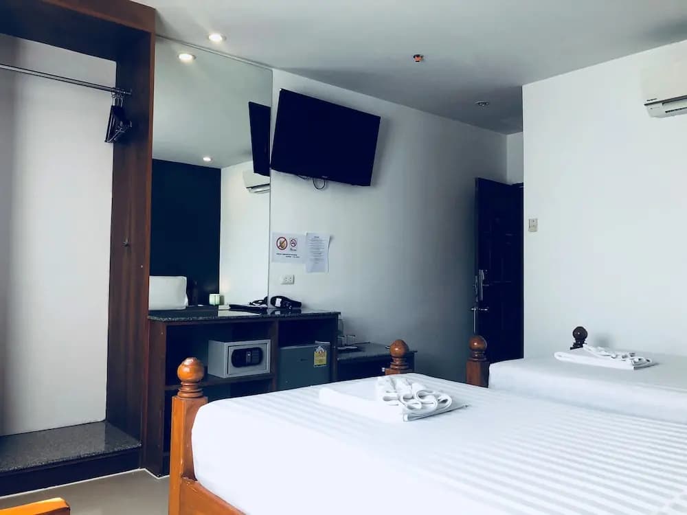 Patong Dynasty Royal Hotel - photo 18