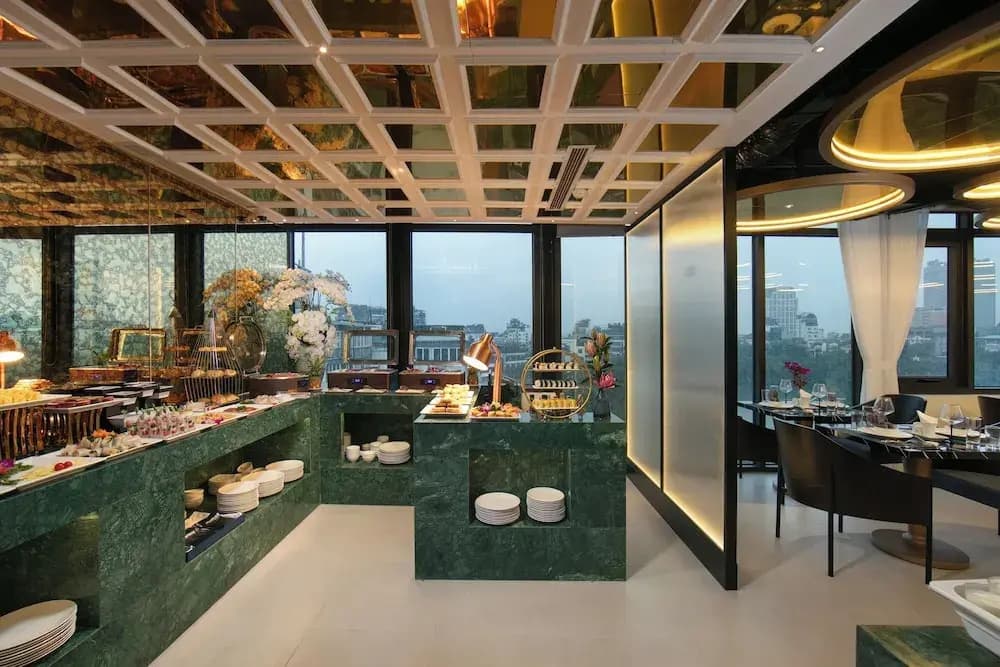 Le Premier Hotel & Rooftop Bar - photo 24