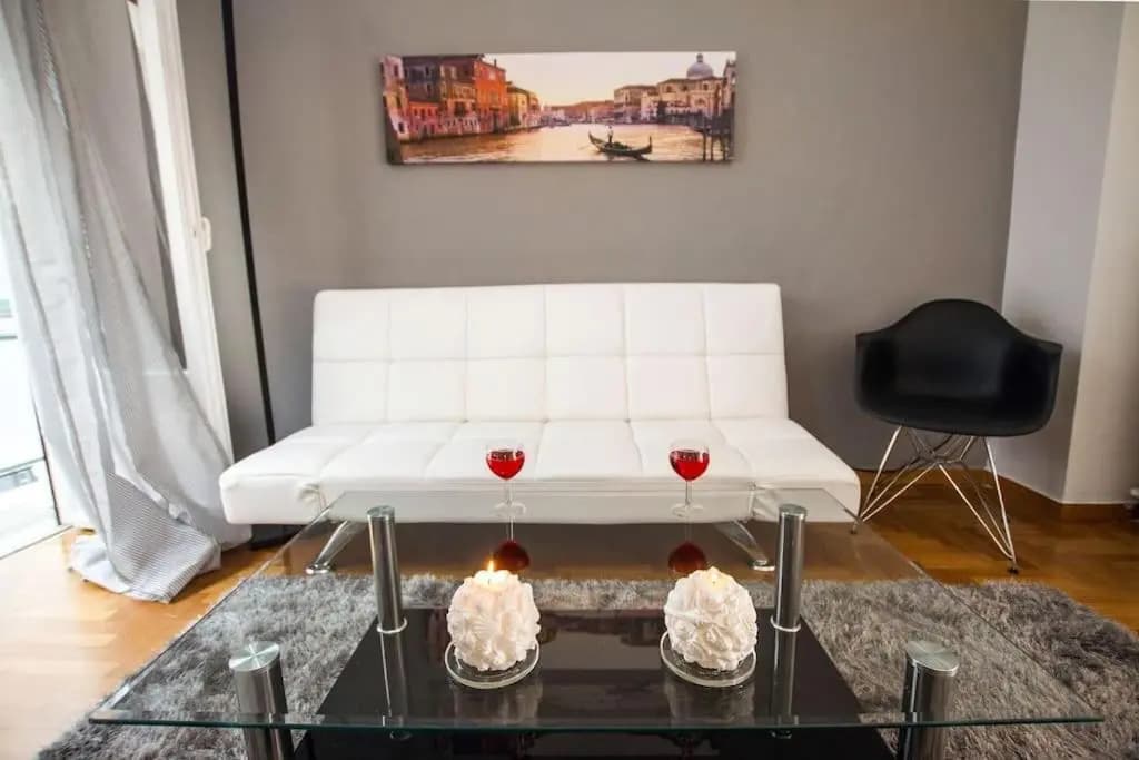 2BDR OlympianZeus Apt with Netflix - photo 3