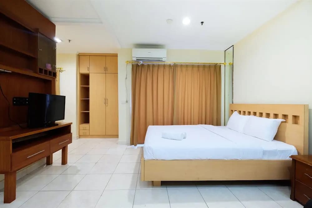 Simply Spacious Studio Room at City Home Apartment near Kelapa Gading - photo 1