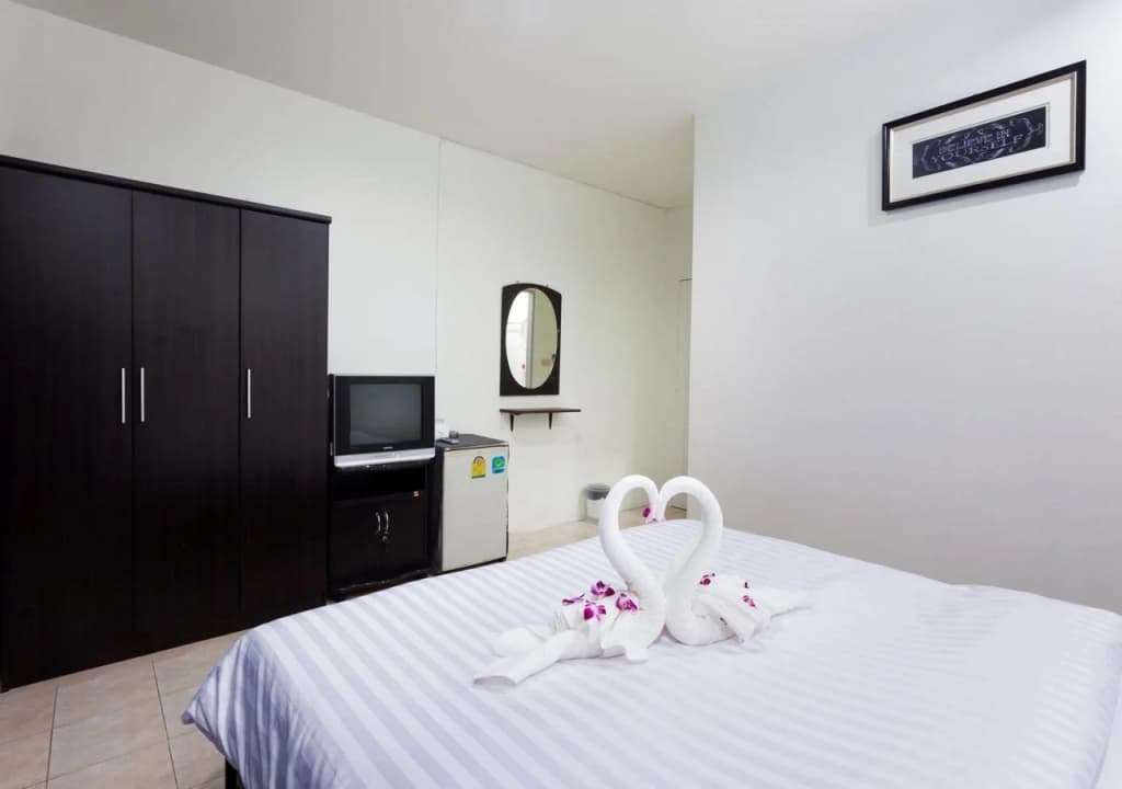 White Snapper Kitchen & Guesthouse - photo 12