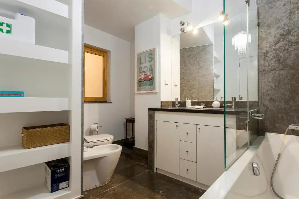 Chiado 4-Bedroom Flat - photo 9