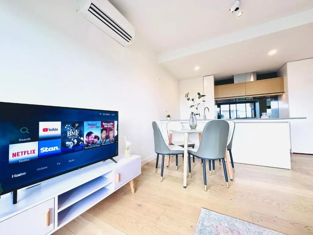 Spacious 1BR Richmond +Balcony +Shopping +Wifi - photo 2