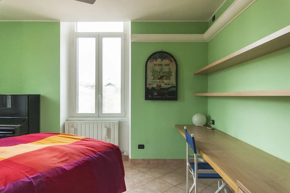 Typical Apartment on River Naviglio / Darsena - photo 4