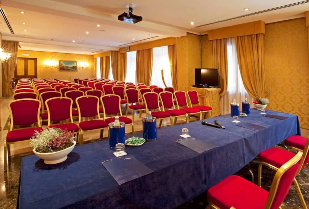 Amadeus Hotel - photo 18