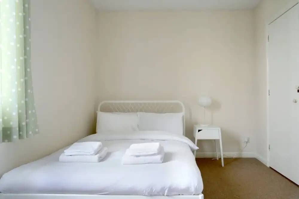 2 Bedroom Canalside Apartment - photo 6