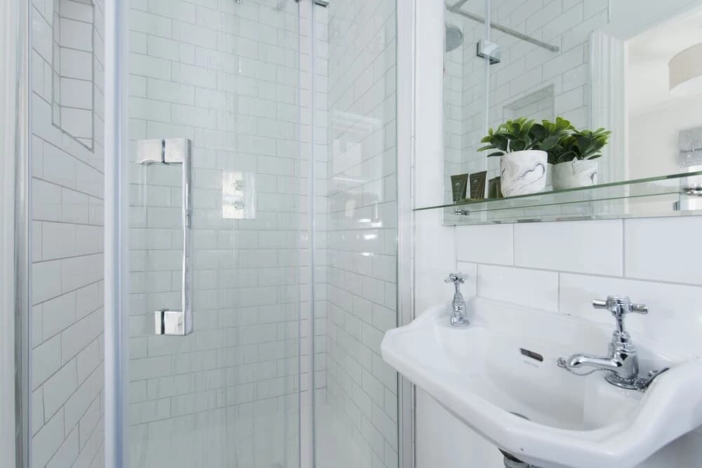 Beautiful 2BR Split Level Fulham Apartment - photo 9