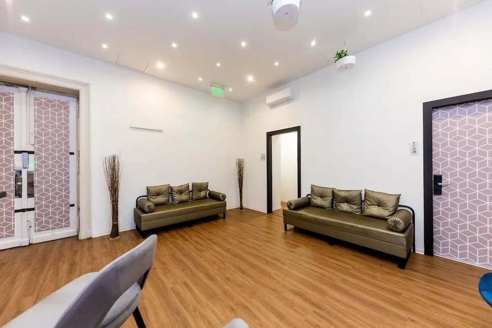 Adagio Downtown Rooms - photo 11