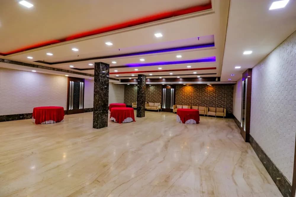 Fabhotel Admire Suites - photo 13