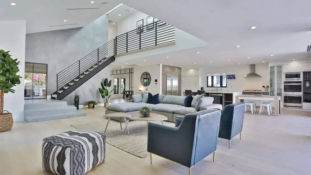 Spacious 5 Bedroom West Hollywood Home With Pool - photo 12