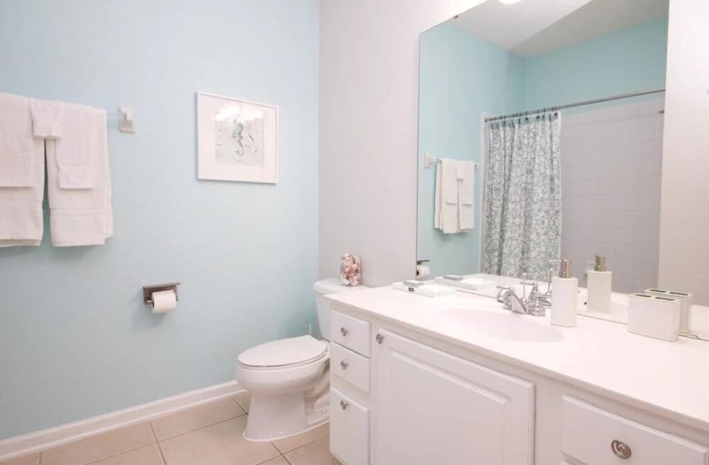 Lake View Vista Cay 3 Bed 2 Bath Condo 3 Bedroom Condo - photo 9