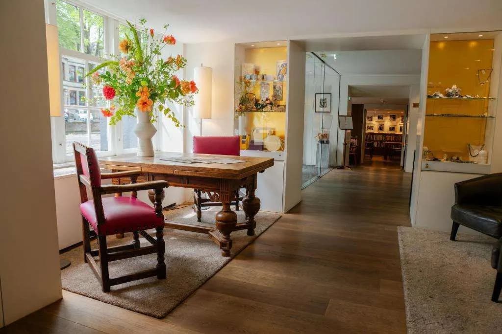 Ambassade Hotel - photo 41