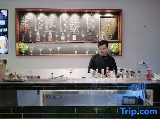 Bud Brew Beyond Dispensary and Hotel - photo 4