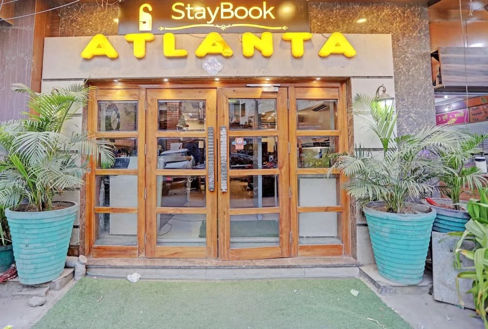 Staybook Atlanta New Delhi Train Station - photo 1