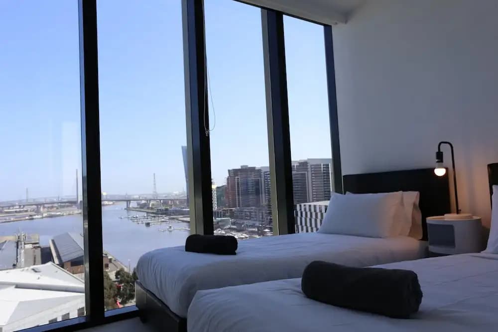 ReadySet Apartments at Stadium - photo 2