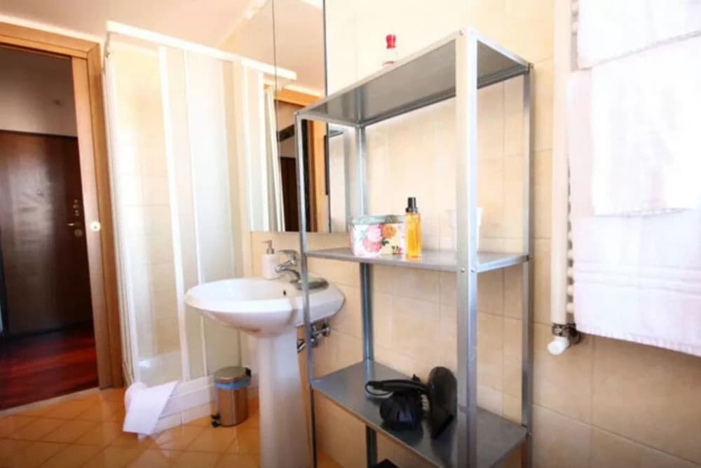 Sunny Flat With Terrace in Pigneto, Serviced by Hostmaker - photo 6