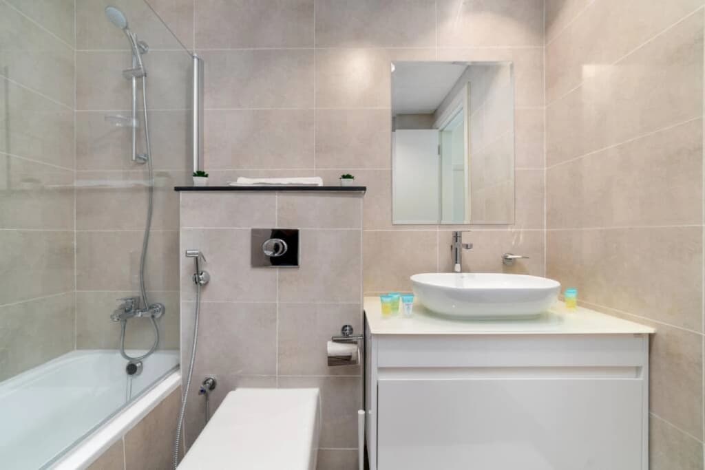 Immaculate 1BR apartment at Carson C - photo 7