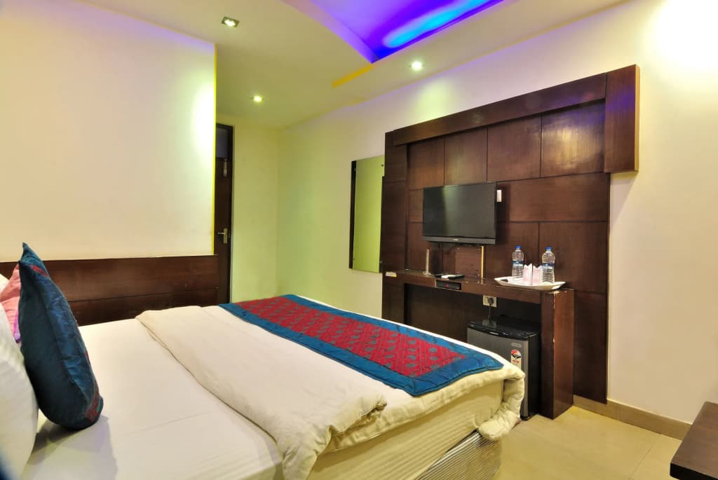 Check In Room Main Bazar - photo 2