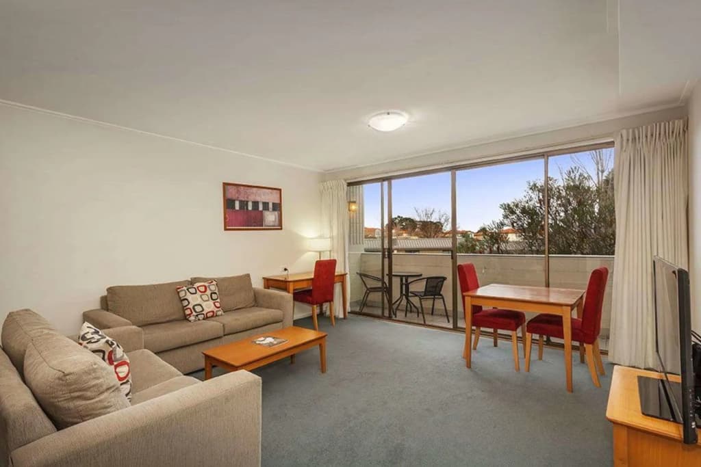 Knox International Hotel & Apartments - photo 6
