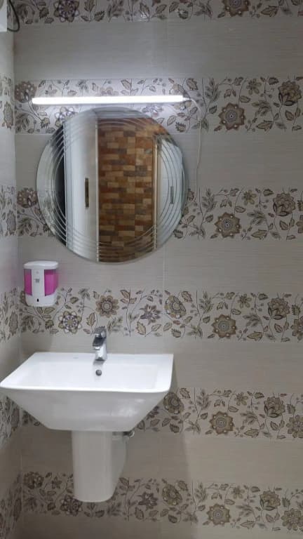 Savoy Inn Hotel - photo 9