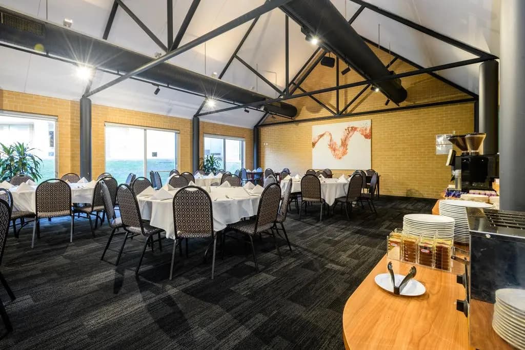 Lakeside Hotel and Conference Centre - photo 26