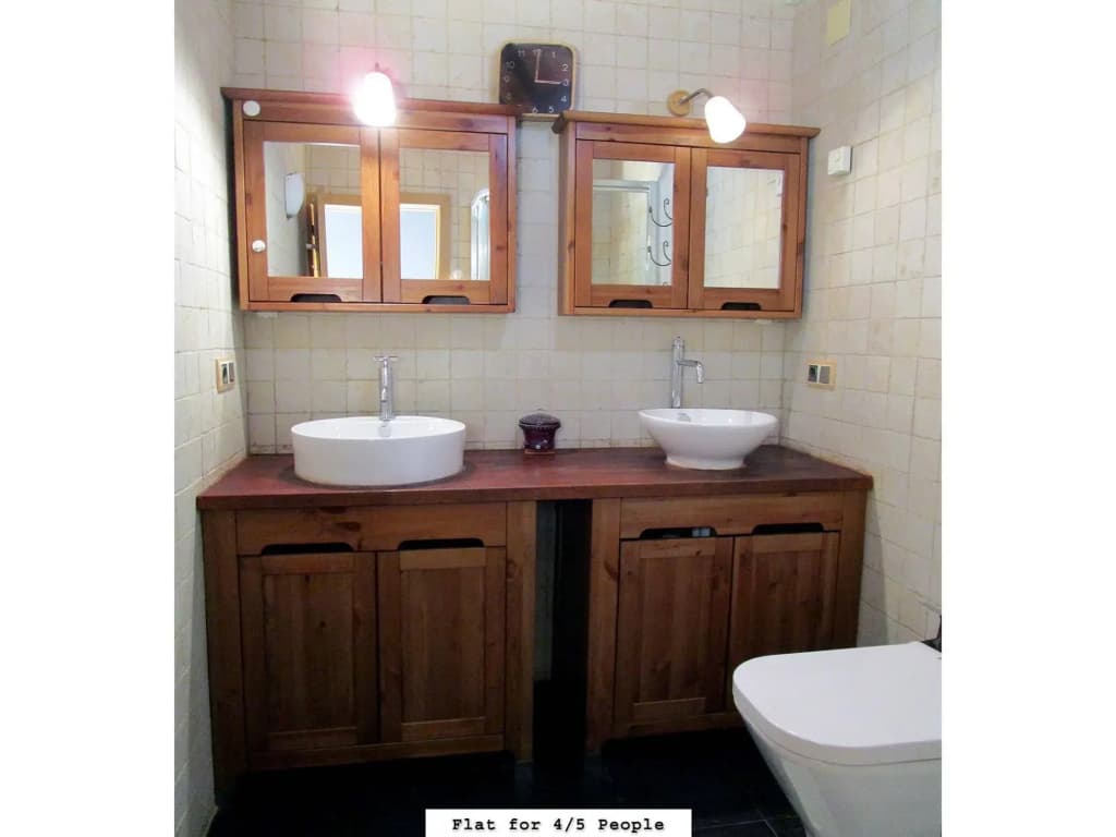 Martha's Guesthouse - photo 12