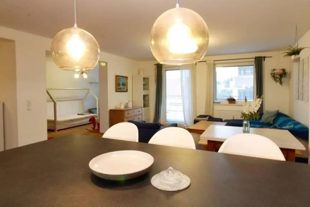 MODERN spacious, 2 BEDROOM, FREE PARKING - main photo