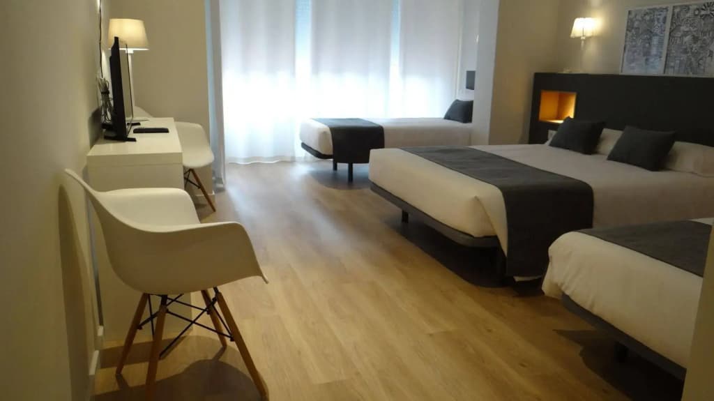 Hostal El Ninot - photo 13