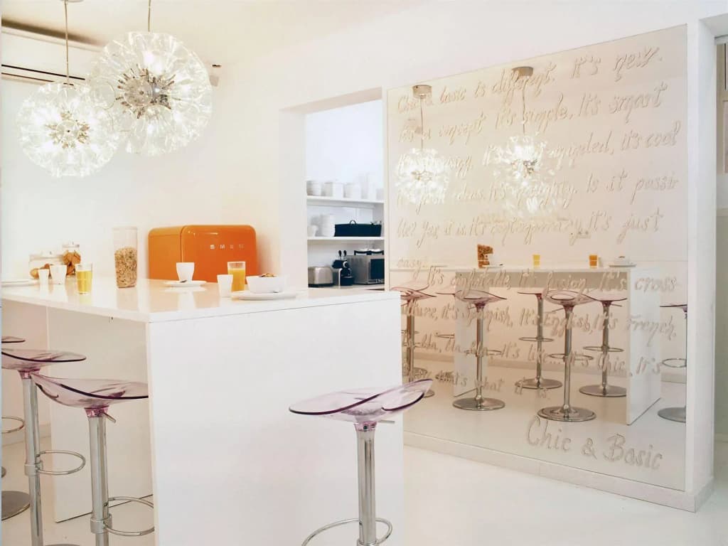Chic & Basic Tallers Hostal - photo 9
