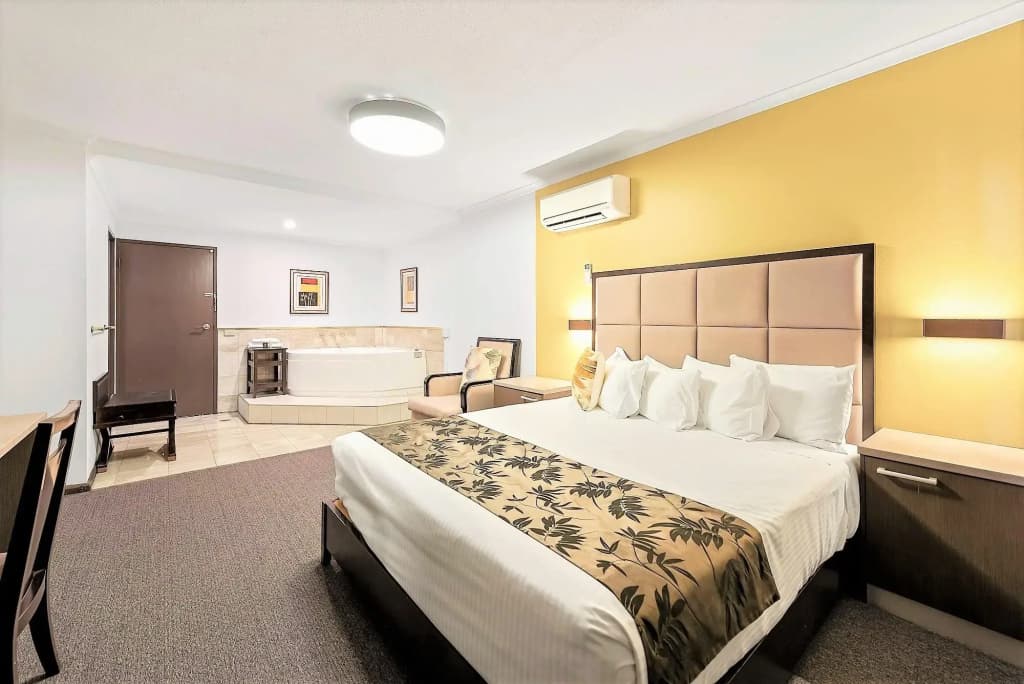 Eltham Gateway Hotel - photo 4