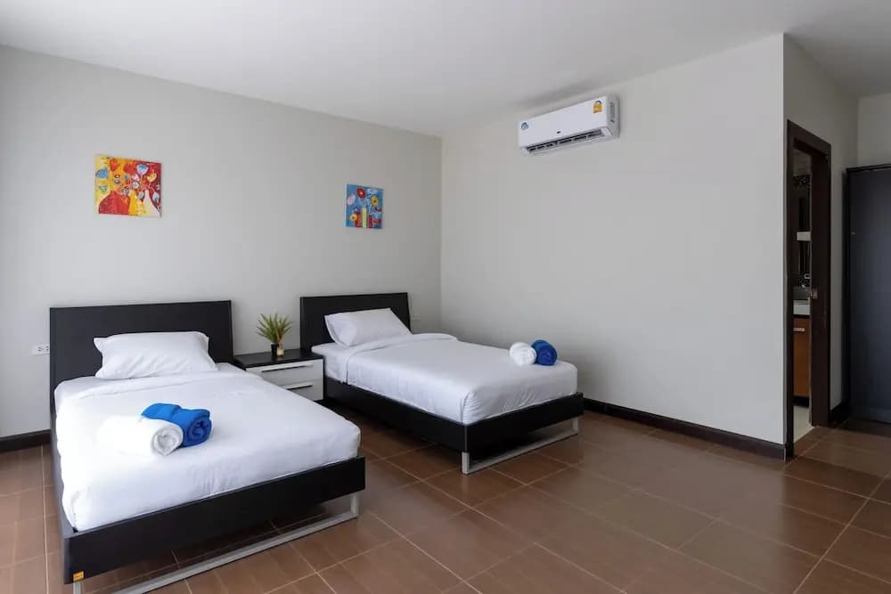 East Villa 4 - photo 4
