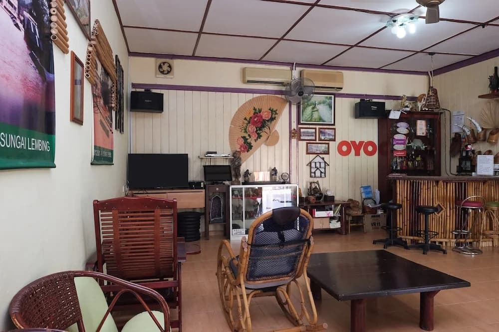 OYO 89928 Acf Guest House - photo 11