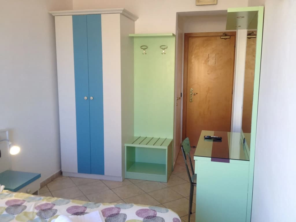 The Beehive Hostel - photo 2
